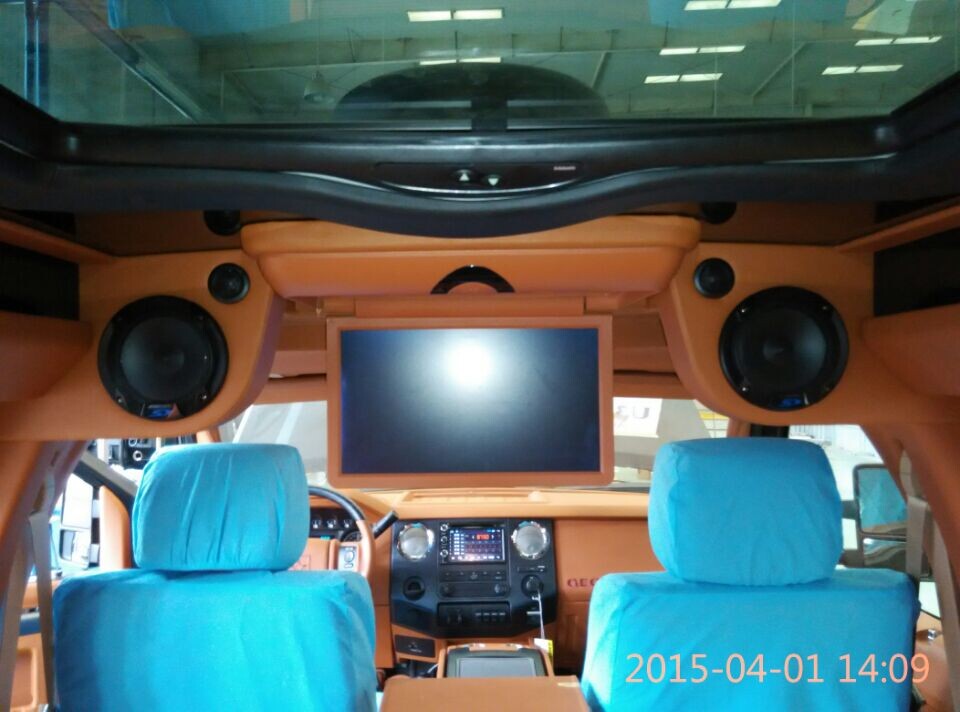 威泰科車(chē)載顯示器成功安裝在金龍房車(chē) 特種車(chē)